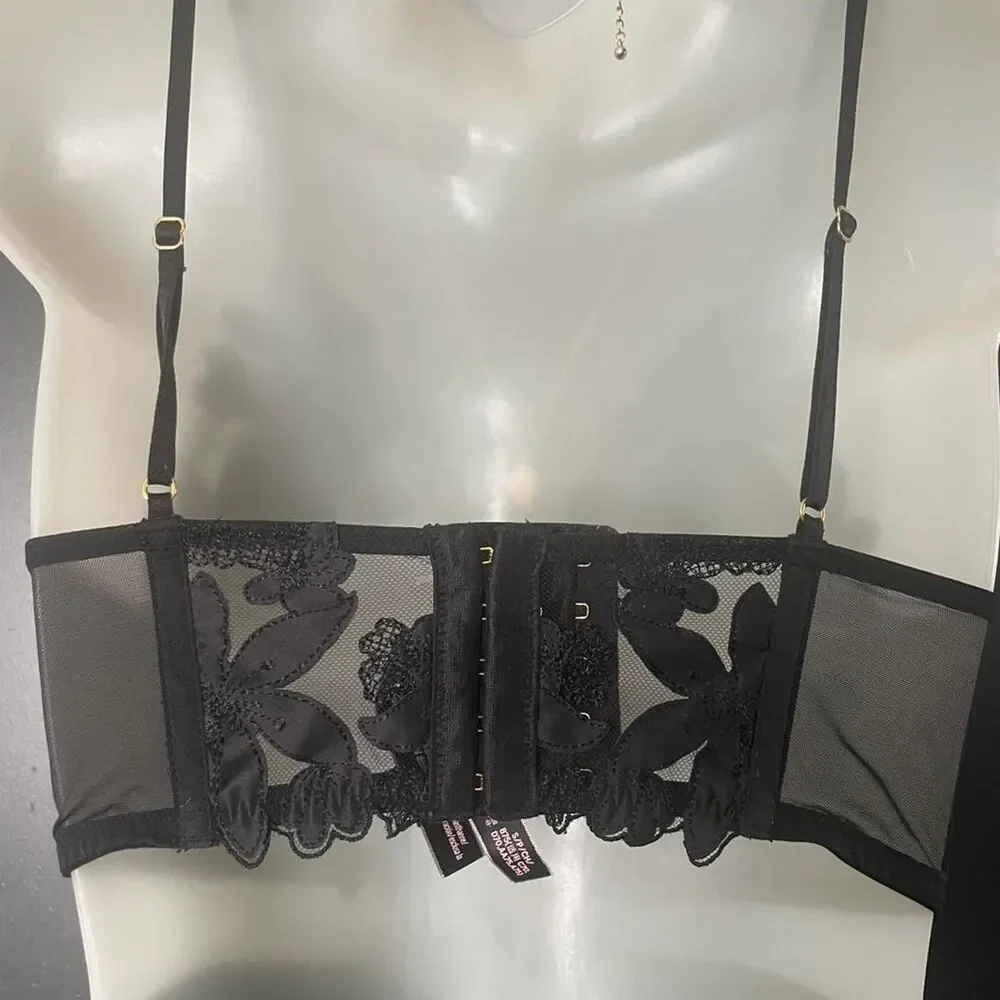 Victoria’s Secret Black lace bralette with floral embroidery and adjustable strp